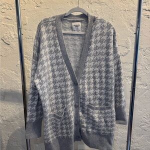 Abercrombie & Fitch Gray Cardigan Sweater with Houndstooth Pattern